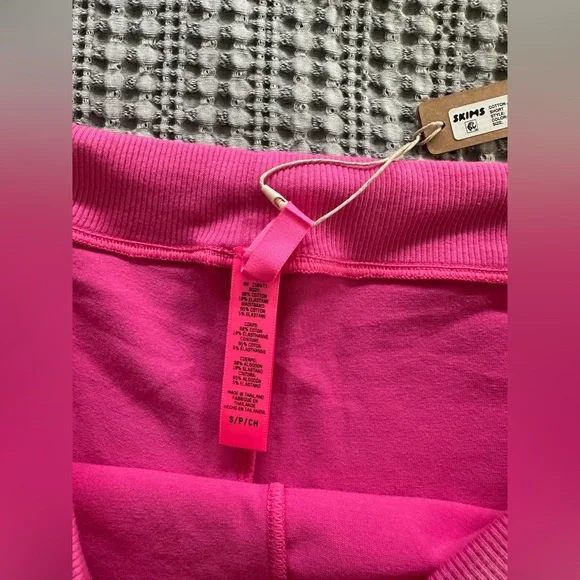 Skims Cotton Jersey Short in Hot Pink. Size small. Brand new with tags. - Picture 3 of 4